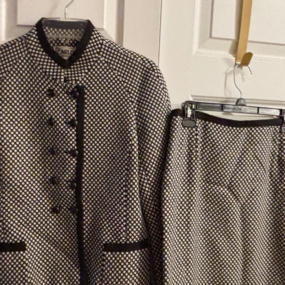 2PC Beyond Beautiful Women's Carlisle Black & White Skirt Suit Size 10